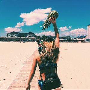 Meet your Posher, Lola